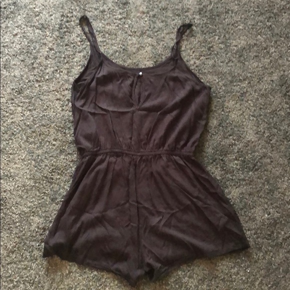 ☮️ H&M/ Essential Spaghetti Strap Romper ☮️ - Picture 2 of 8